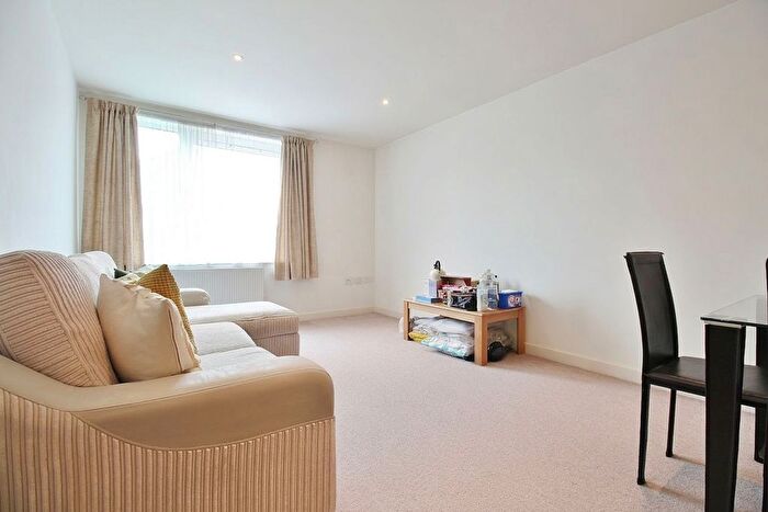 1 Bedroom Flat To Rent In Union Lane, Isleworth, TW7