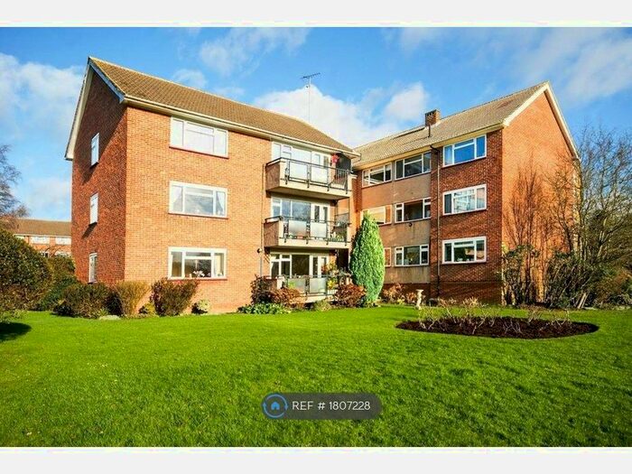 3 Bedroom Flat To Rent In Hatch End, Pinner, HA5