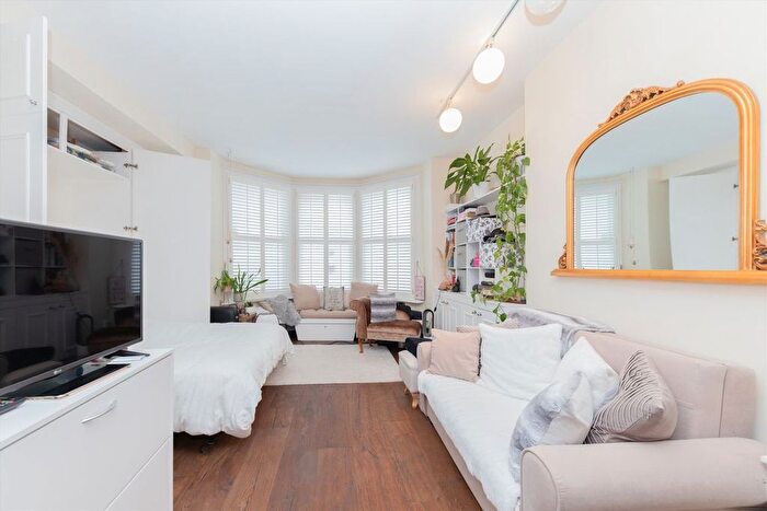 Studio To Rent In Sinclair Road, West Kensington, W14