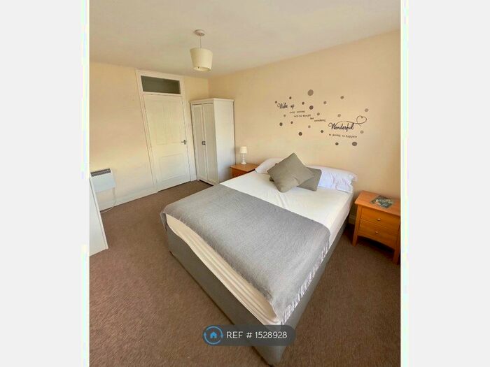 1 Bedroom Flat To Rent In Hickory Close, London, N9