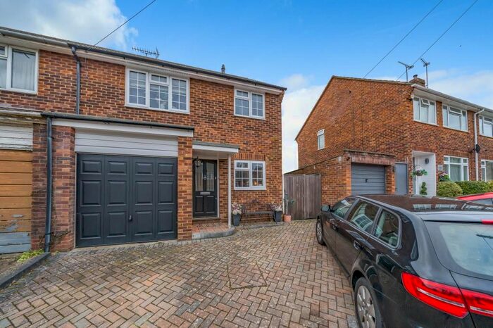 3 Bedroom End Of Terrace House To Rent In Wokingham, Berkshire, RG40