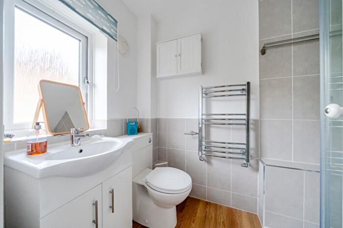 4 Bedroom Link Detached House For Sale In Dark Lane, Witney, OX28
