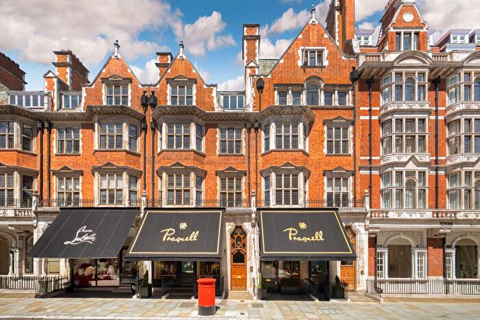 2 Bedroom Flat For Sale In Mount Street, Mayfair, London, W1K