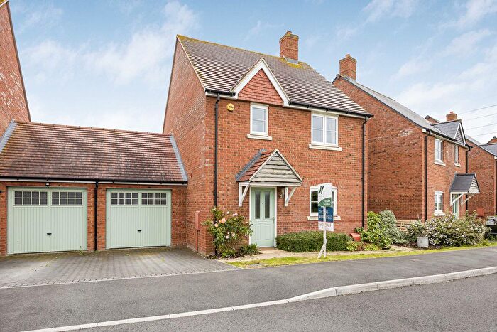 3 Bedroom Link Detached House For Sale In Harding Vale, Steventon, OX13