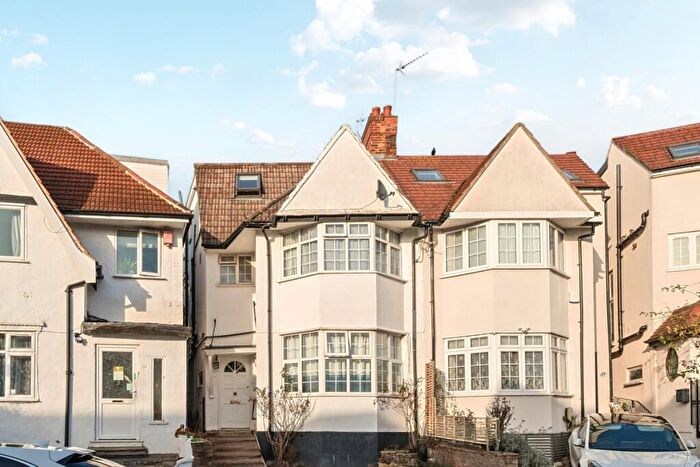 Flat To Rent In Clifton Gardens London, NW11