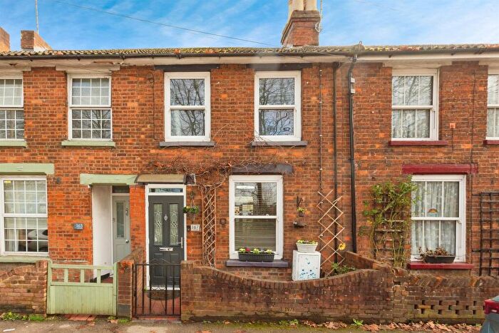 3 Bedroom Terraced House For Sale In Park Street, Aylesbury, HP20