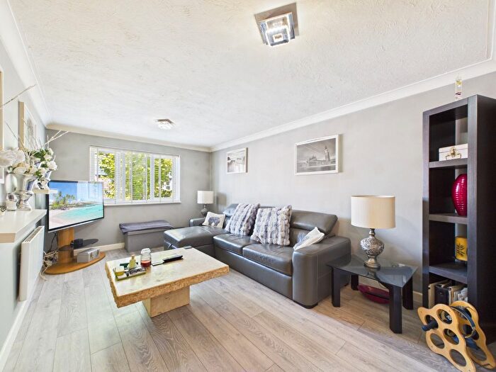 1 Bedroom Flat For Sale In Hunters Lodge, Manor Road, Sidcup, Kent, DA15