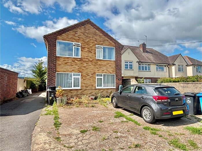 2 Bedroom Apartment For Sale In Rectory Road, Oakdale, BH15