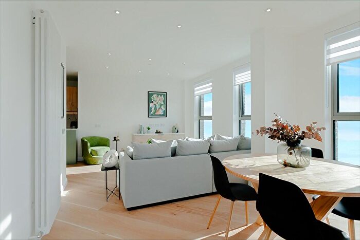 2 Bedroom Flat For Sale In High Road, London, N22