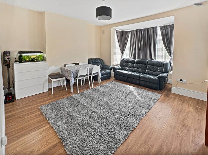 3 Bedroom Flat To Rent In Spencer Road, Harrow, Greater London, HA3