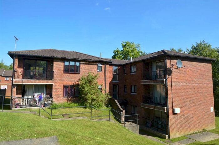 2 Bedroom Flat To Rent In Tollwood Park, Crowborough, TN6