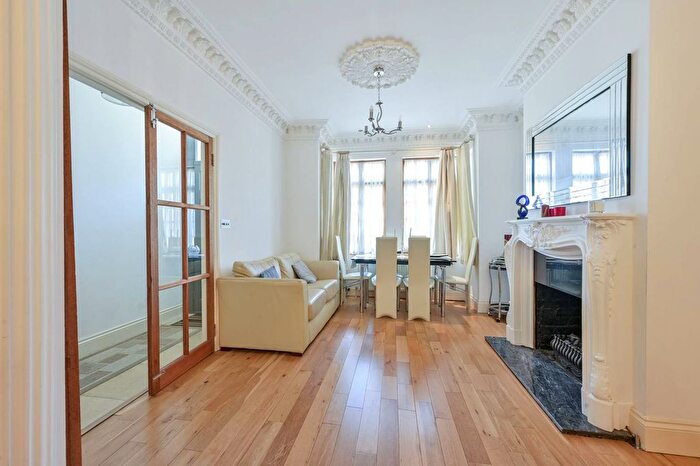 5 Bedroom End Of Terrace House For Sale In Gladstone Road, Wimbledon, London, SW19