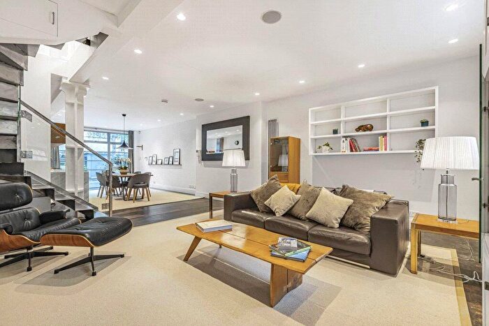 2 Bedroom Apartment To Rent In Dallington Square, London, EC1V