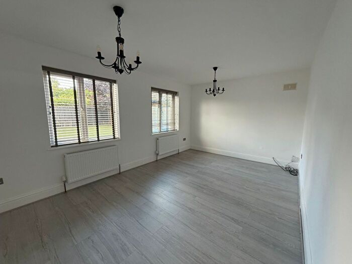 3 Bedroom Property To Rent In Allibone Close, Whitnash, Leamington Spa, CV31