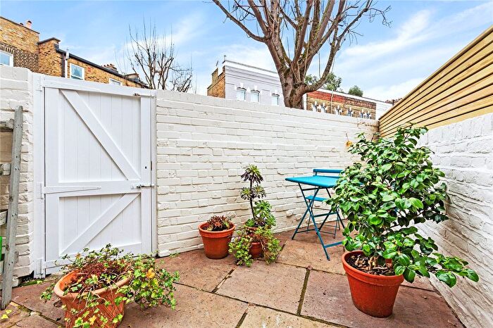 1 Bedroom Flat To Rent In St Peters Terrace, Munster Village, SW6