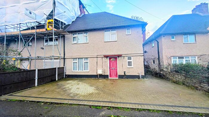 3 Bedroom Semi Detached House For Sale In Raphael Avenue, Tilbury, RM18