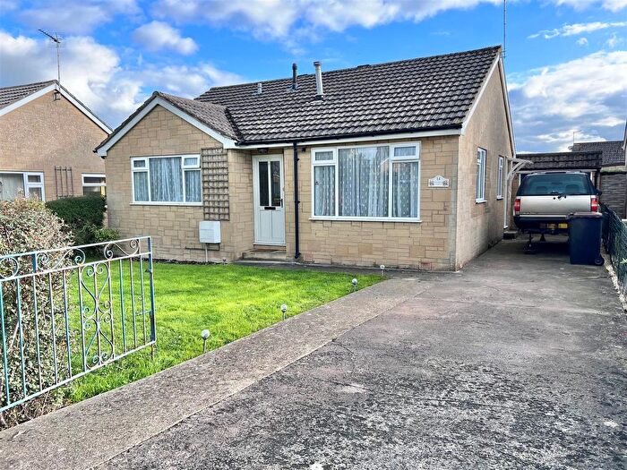 2 Bedroom Detached Bungalow For Sale In Sylvan Close, Gillingham, SP8