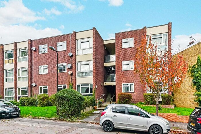 1 Bedroom Flat For Sale In Beresford Road, North Chingford, E4