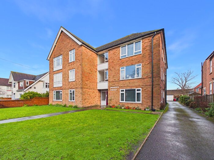 2 Bedroom Flat For Sale In Cherry Garden Avenue, Folkestone, Kent, CT19