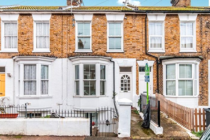 2 Bedroom Flat To Rent In Duncan Road, Ramsgate, Kent, CT11