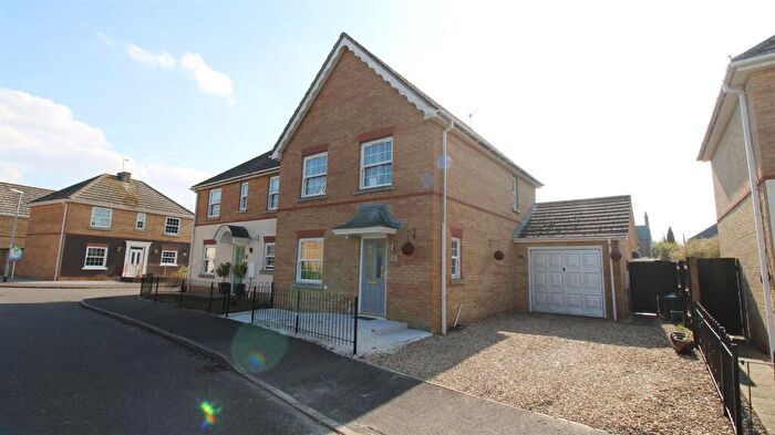 3 Bedroom Semi-Detached House For Sale In The Maltings, Long Sutton, PE12
