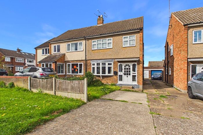 3 Bedroom Property For Sale In Edward Drive, Chelmsford, CM2