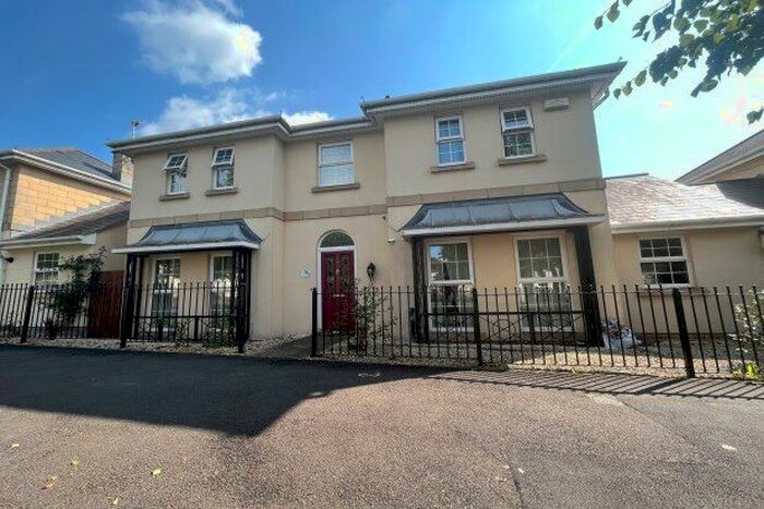 4 Bedroom Property To Rent In Eastbury Way, Swindon, SN25