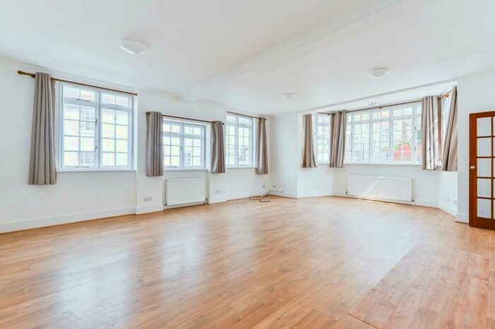 3 Bedroom Flat To Rent In West Street, Harrow On The Hill, Harrow, HA1