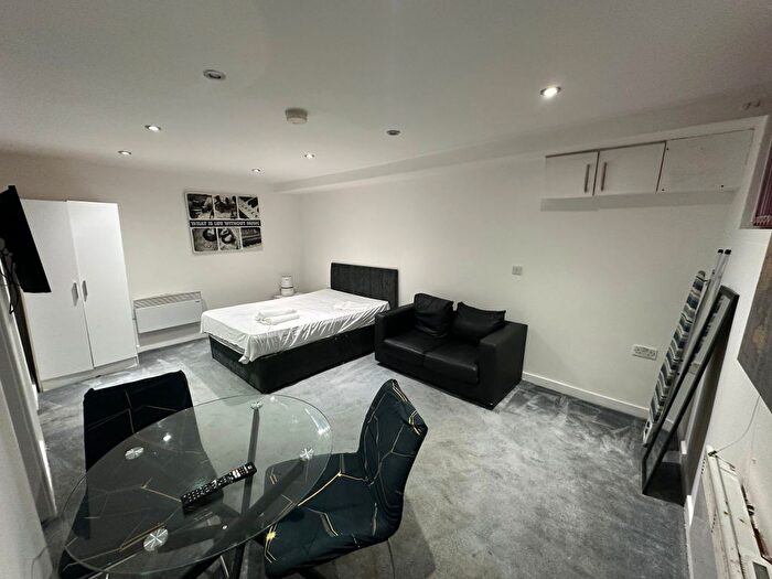 1 Bedroom Flat To Rent In Berkeley Avenue, Leeds, LS8