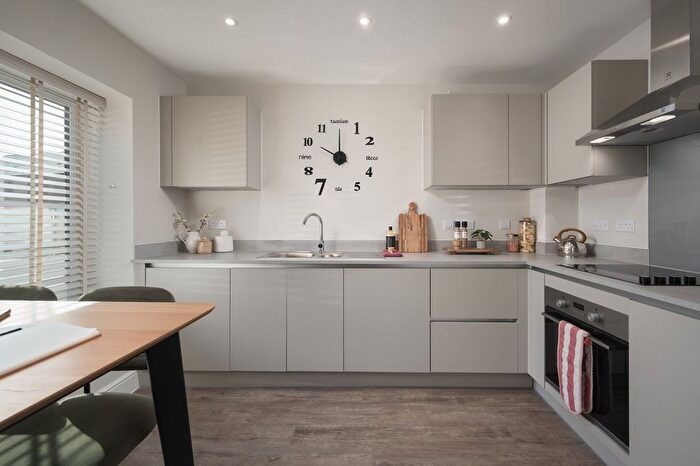 2 Bedroom Semi Detached House For Sale In The Aviary, Spindleberry Close, Blackbird Leys, OX4