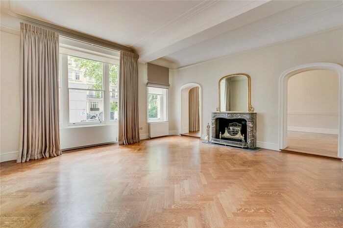 3 Bedroom Flat To Rent In Rutland Gate, Knightsbridge, London, SW7