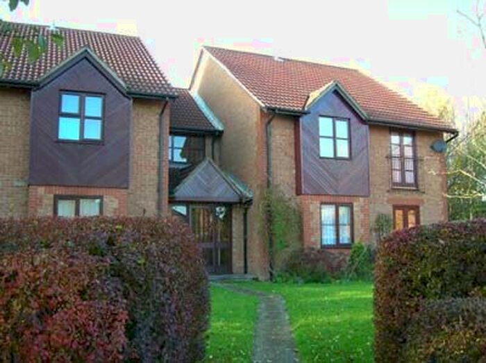 1 Bedroom Flat To Rent In Jeanneau Close, Shaftesbury, Dorset, SP7