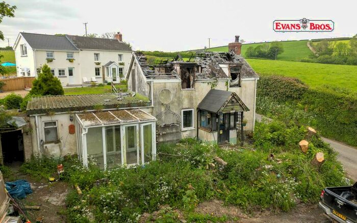 2 Bedroom House For Sale In Llanboidy Road, Meidrim, Carmarthen, SA33