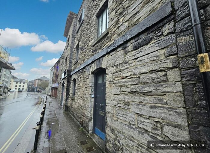 2 Bedroom Flat To Rent In Vauxhall Street, Plymouth, PL4