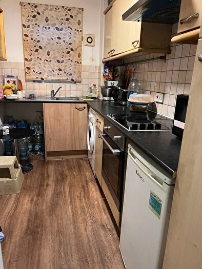 2 Bedroom Flat For Sale In Flat, Honeysuckle Court, Hyacinth Close, Ilford, IG1
