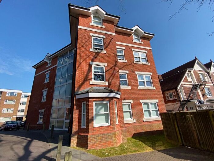2 Bedroom Flat To Rent In Upper Avenue, Eastbourne, BN21