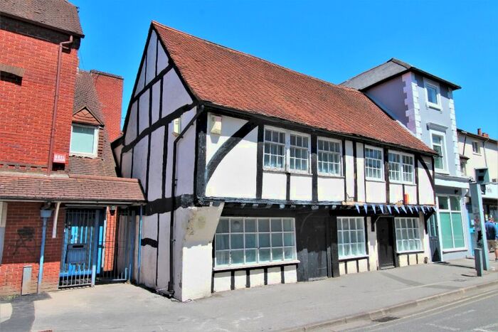 2 Bedroom Semi-Detached House To Rent In London Road, Reading, Reading, RG1