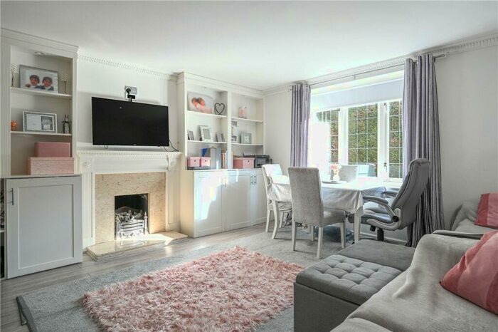 2 Bedroom Apartment To Rent In Rosslyn Park, Weybridge, KT13