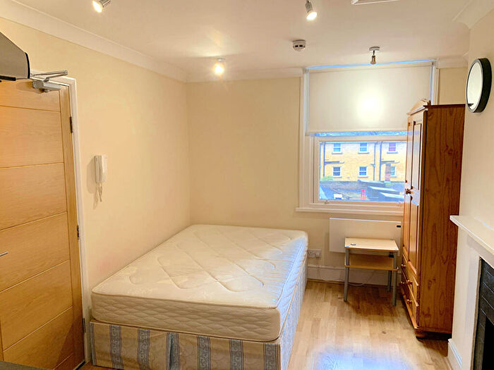 Flat To Rent In D Mile End Road, E1