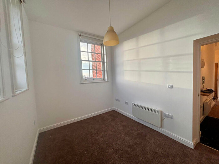 2 Bedroom Flat To Rent In College Gate, Salisbury Close, CW2