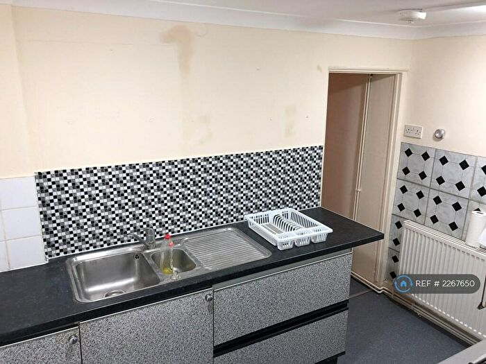 2 Bedroom Flat To Rent In Manor Park, London, E12