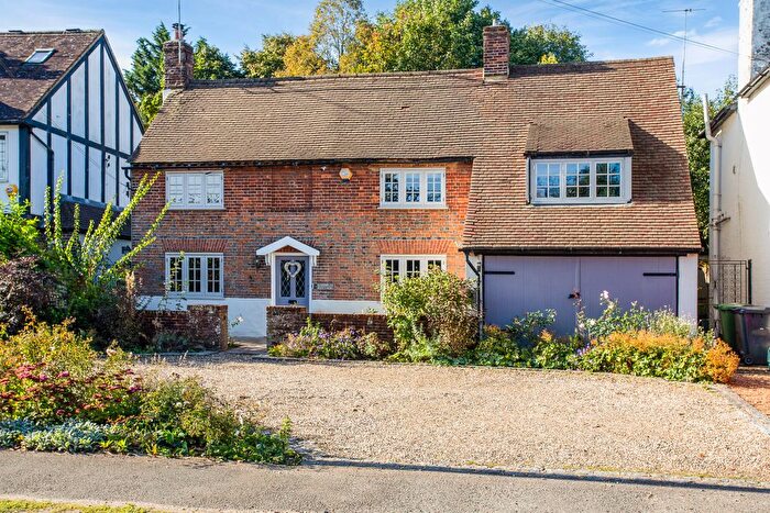4 Bedroom Detached House For Sale In Luton Road, Harpenden, AL5