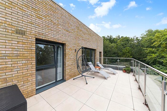 1 Bedroom Flat For Sale In Ashley Road, Epsom, KT18