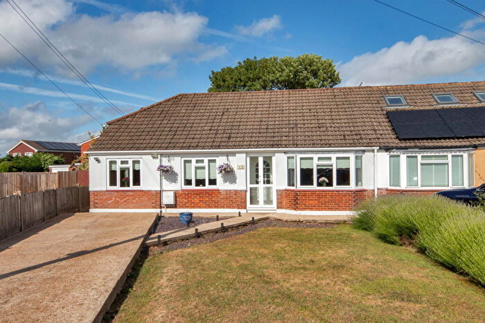4 Bedroom Semi-Detached Bungalow For Sale In Green Way, Hartley, Longfield, Kent, DA3