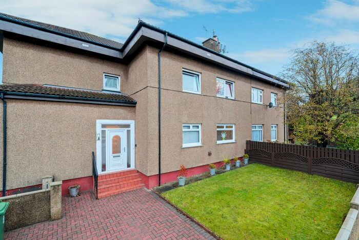 3 Bedroom Flat To Rent In Moyne Road, Glasgow, Glasgow, G53