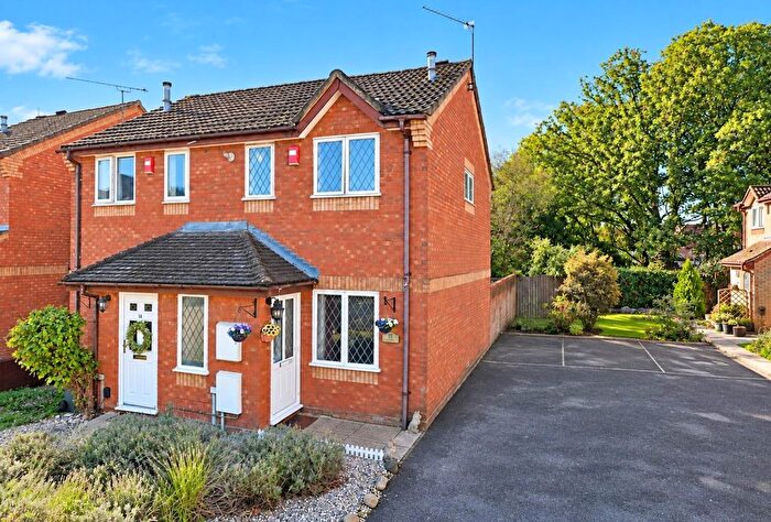 2 Bedroom Semi Detached House For Sale In Lea Court, Farnham, GU9