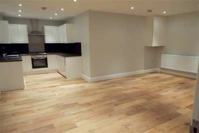 2 Bedroom Flat To Rent In Stephenson House, Gravesend, DA12