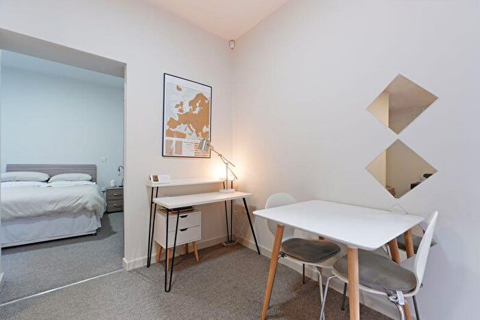 1 Bedroom Apartment To Rent In Flat, St. Peters Close, Sheffield, S1
