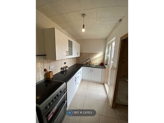 2 Bedroom Flat To Rent In Shenley Road, Borehamwood, WD6