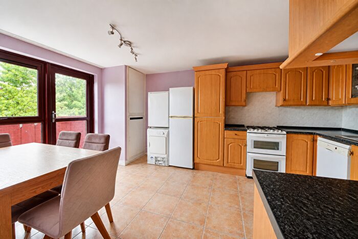 3 Bedroom Maisonette To Rent In Sturmer Way, London, N7